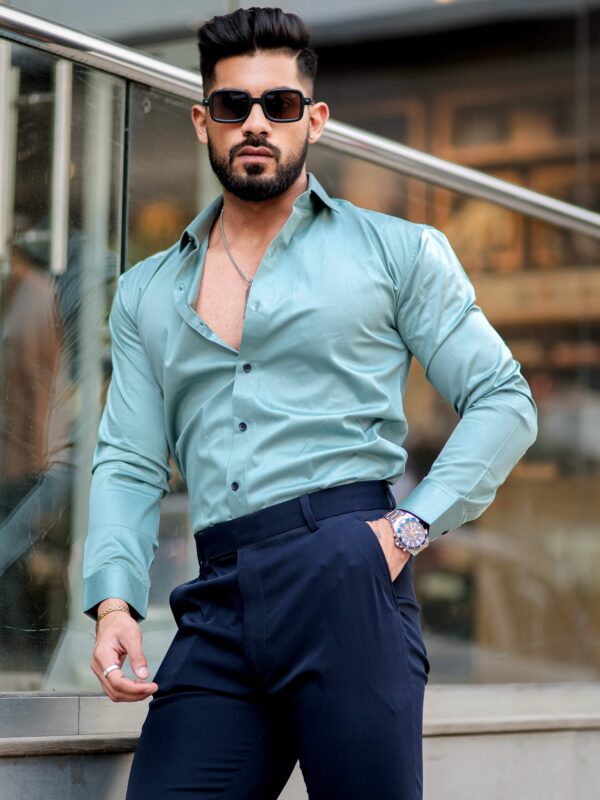 Men Regular Fit Solid Casual Shirt